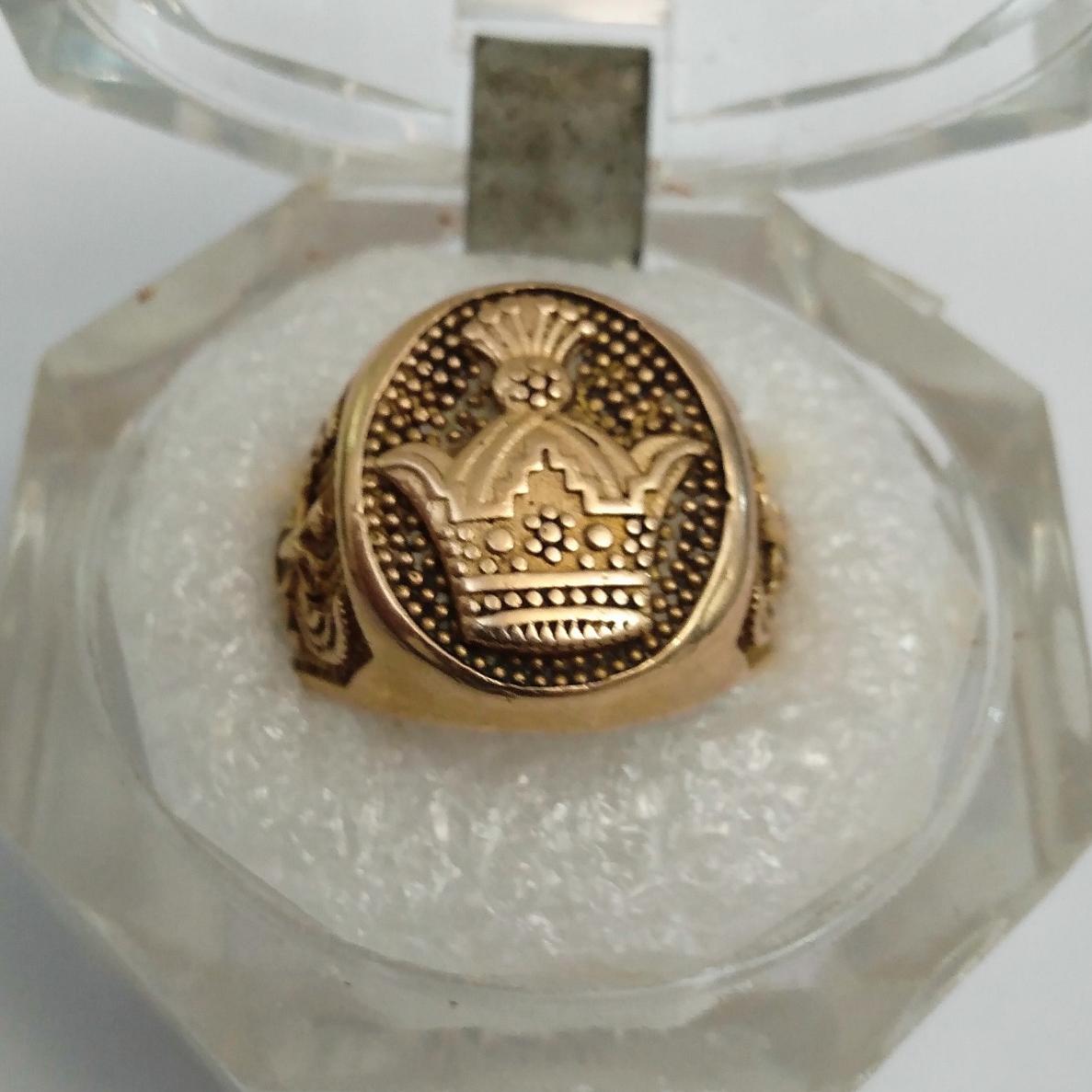 انگشتر تاج نشان