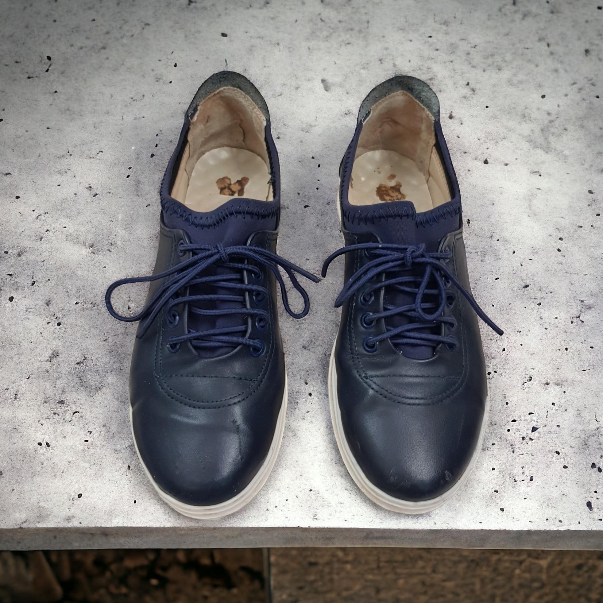 کفش دخترانه 38(توضیحات خونده شود)