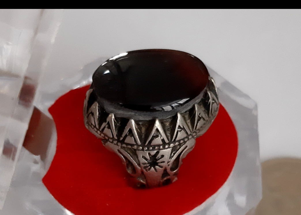 انگشتر اونیکس قدیمی فوق العاده خوش رنگ و طرح