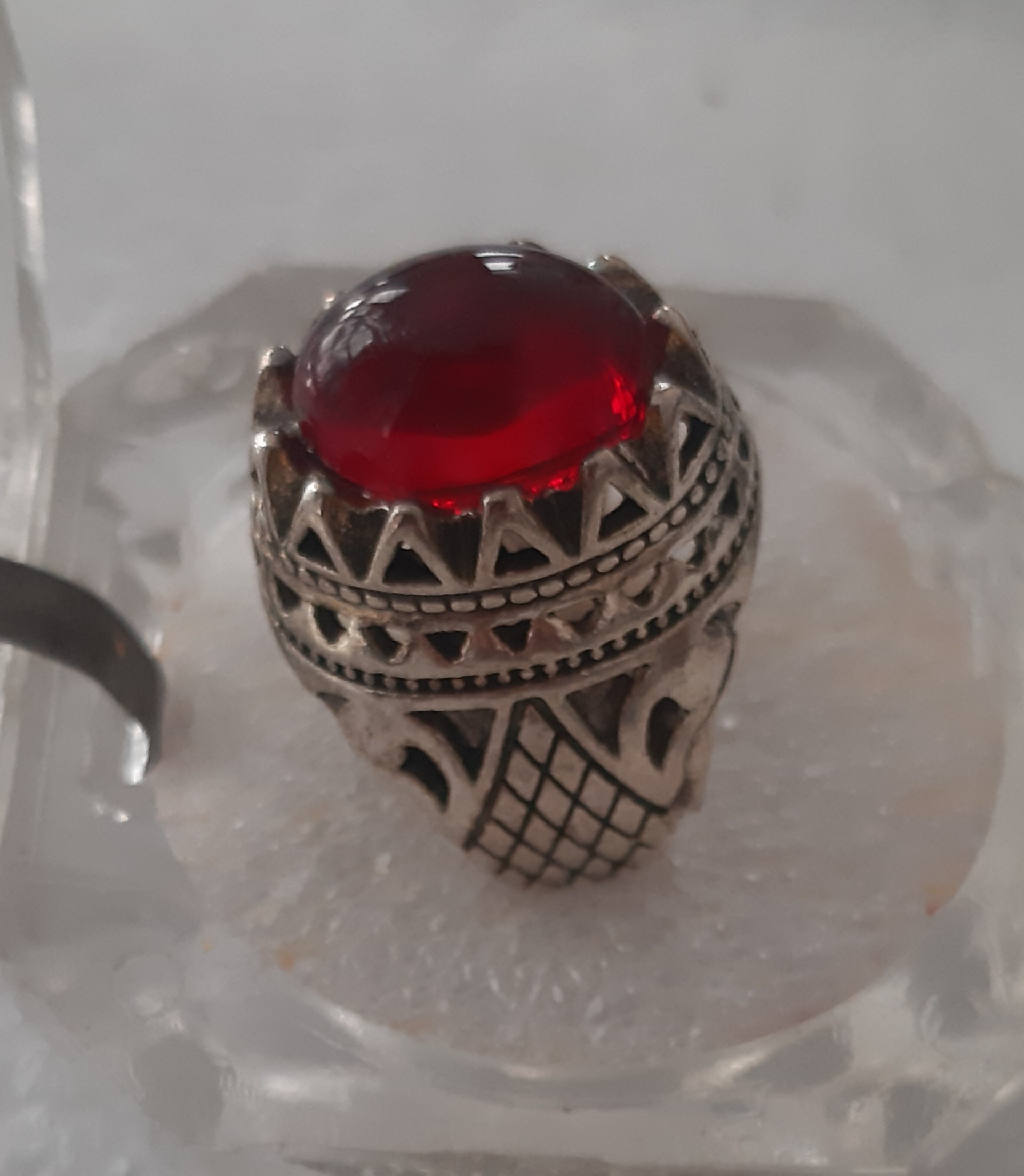 نگین شرابی روشن رکاب نقش تراش زیبا