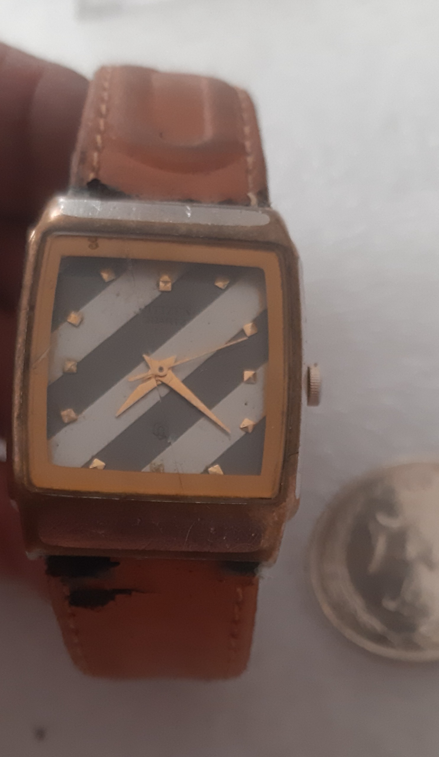 سیتیزن citizen کوارتز ژاپنی (شیشه ترک دارد)