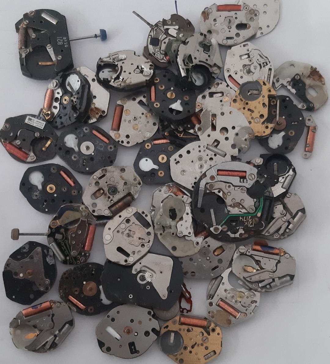 تعدادی موتور ساعت کوارتز برای تعمیرات