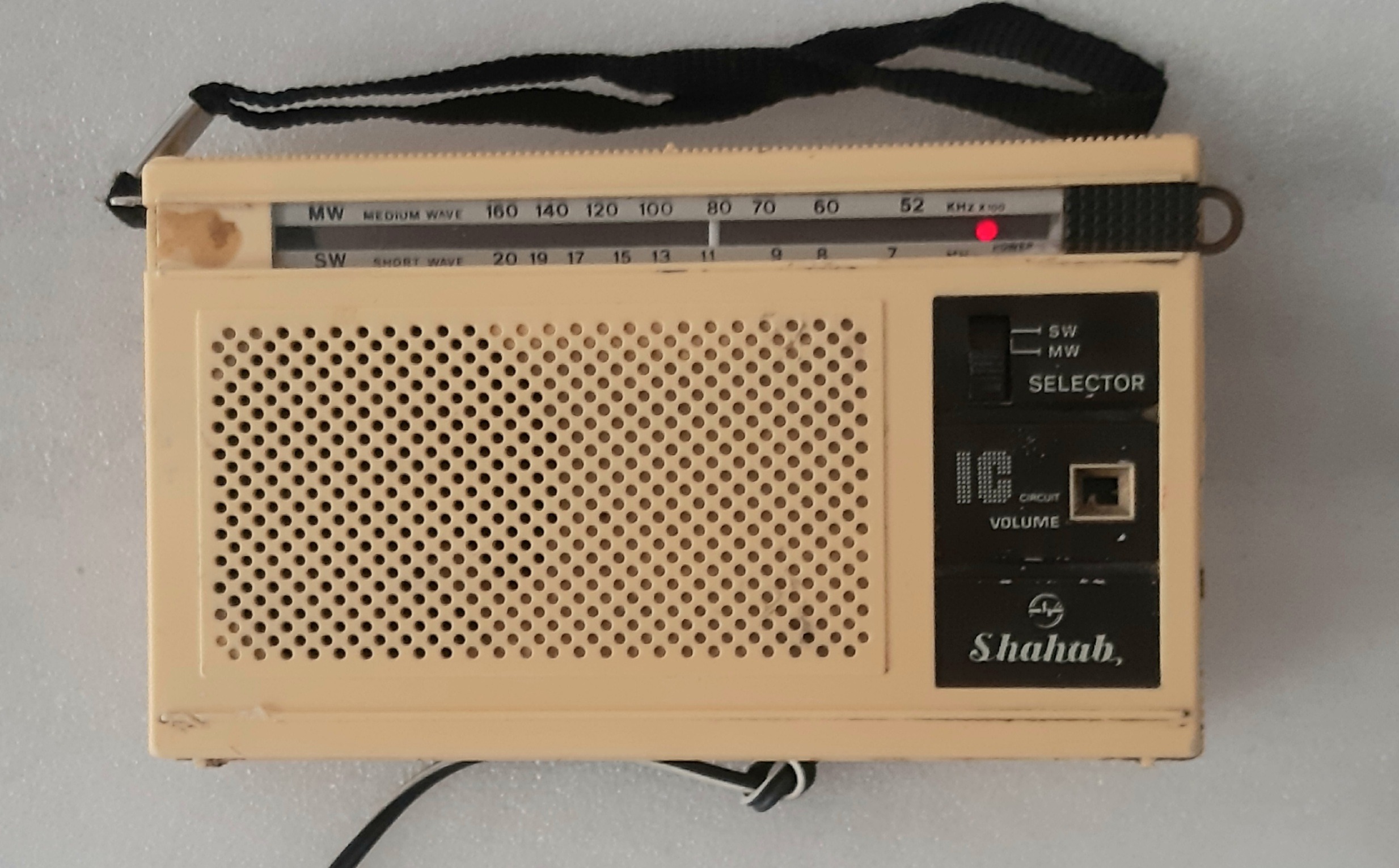 رادیوشهاب 2موج قدیمی با ترانس6ولت