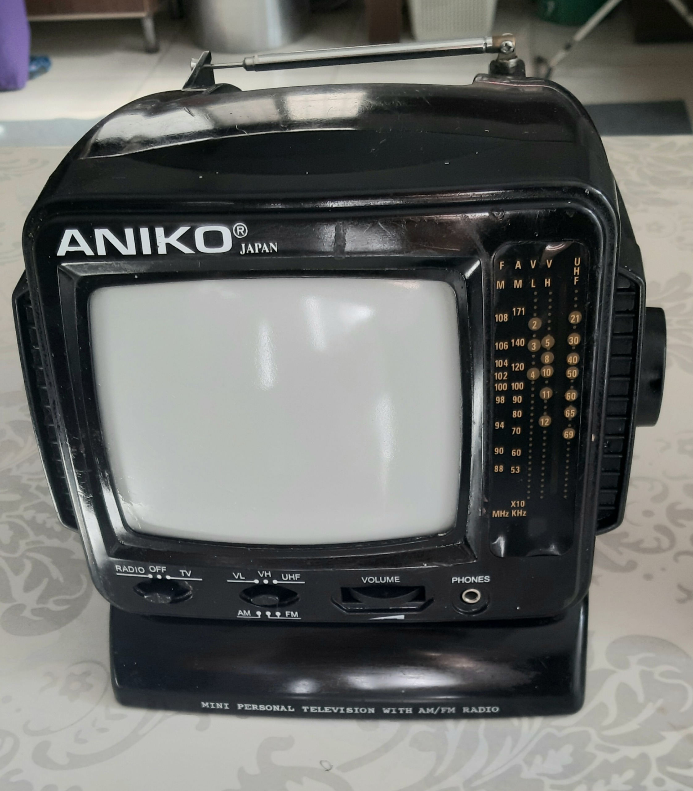 تلویزیون کوچک آنیکو رادیودار قدیمی تمیز
