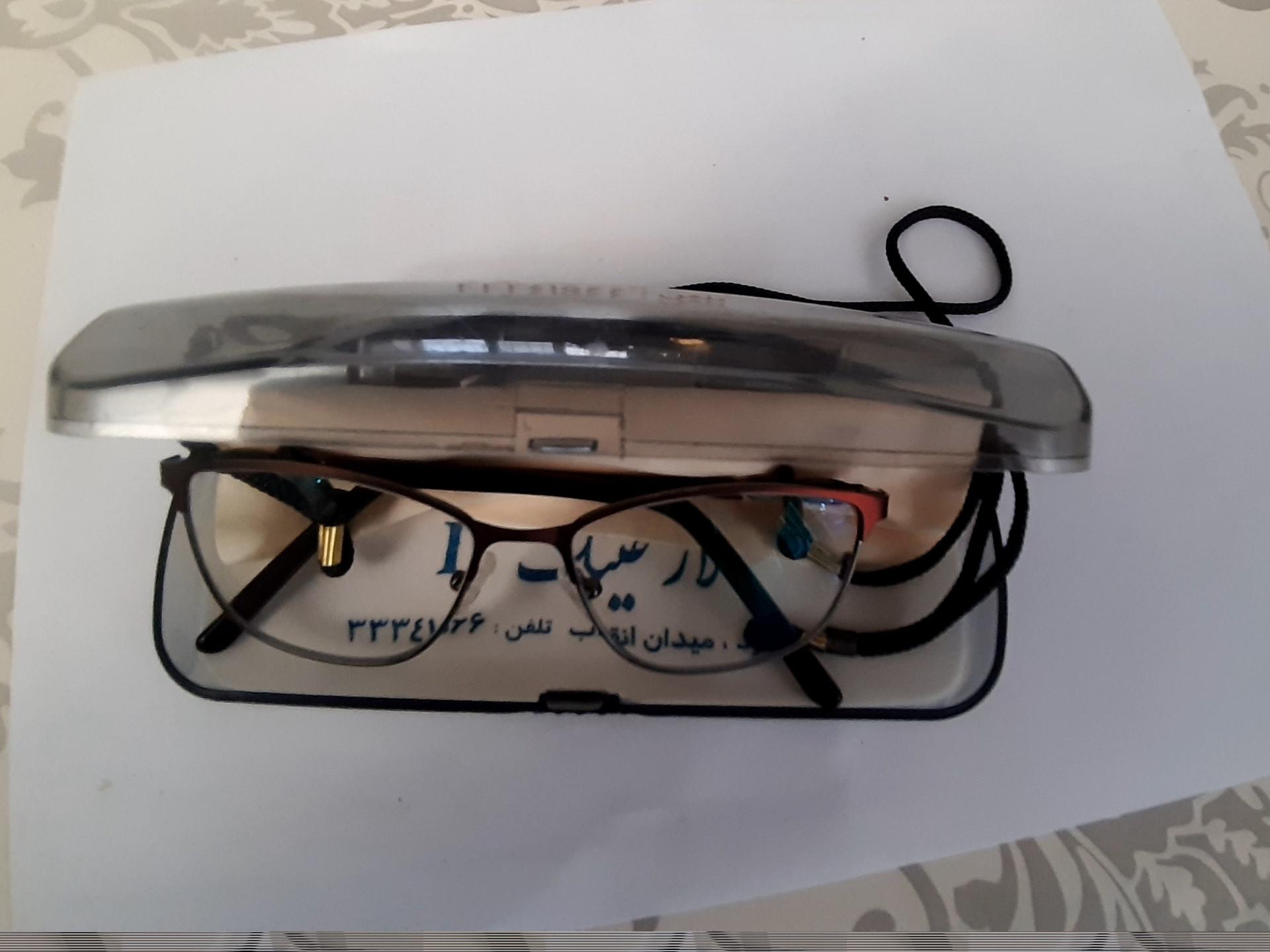 عینک طبی تمیز