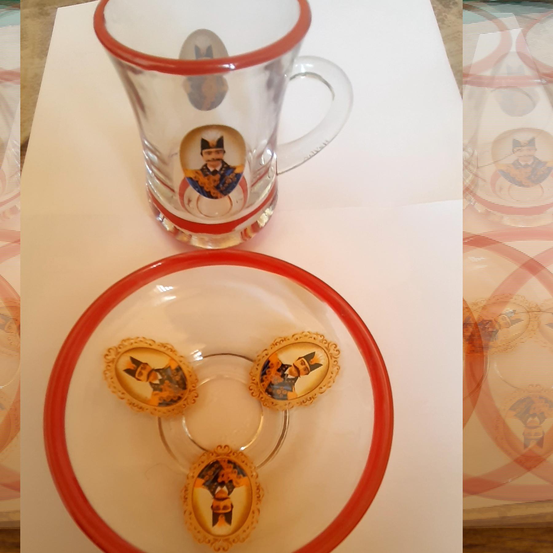 یکعدداستکان با نعلبکی چای خوری طرح قدیمی ناصری