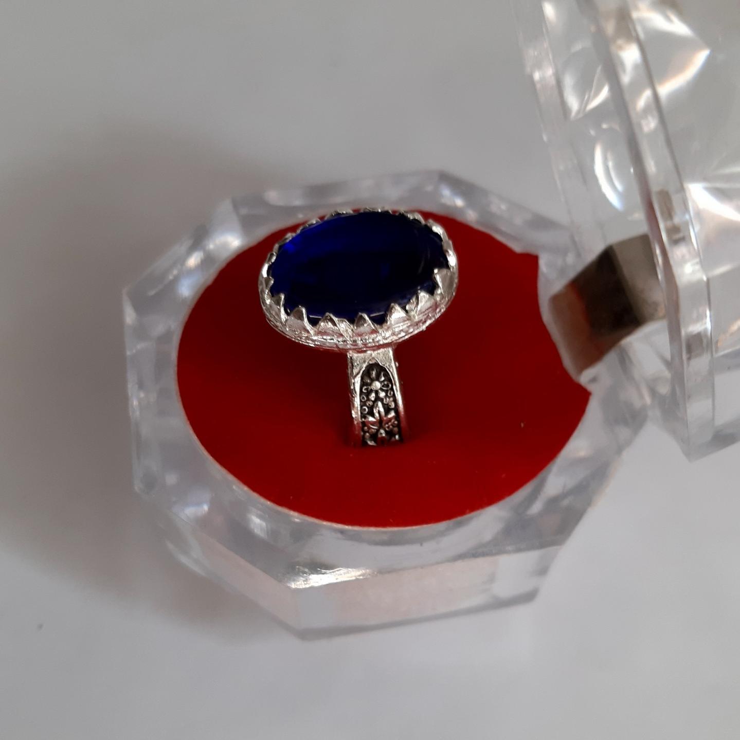 یاقوت آبی صنعتی رکاب گلبرگ زیبا