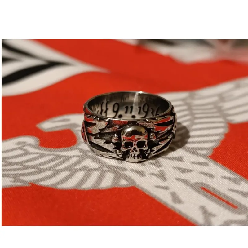 حلقه وفاداری حزب آلمان نازی هیتلر ( لشگر اس اس)