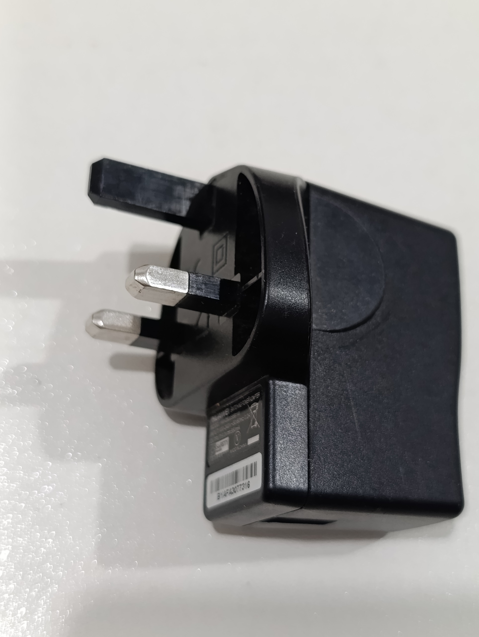 شارژر سه پین هواوی اصلی