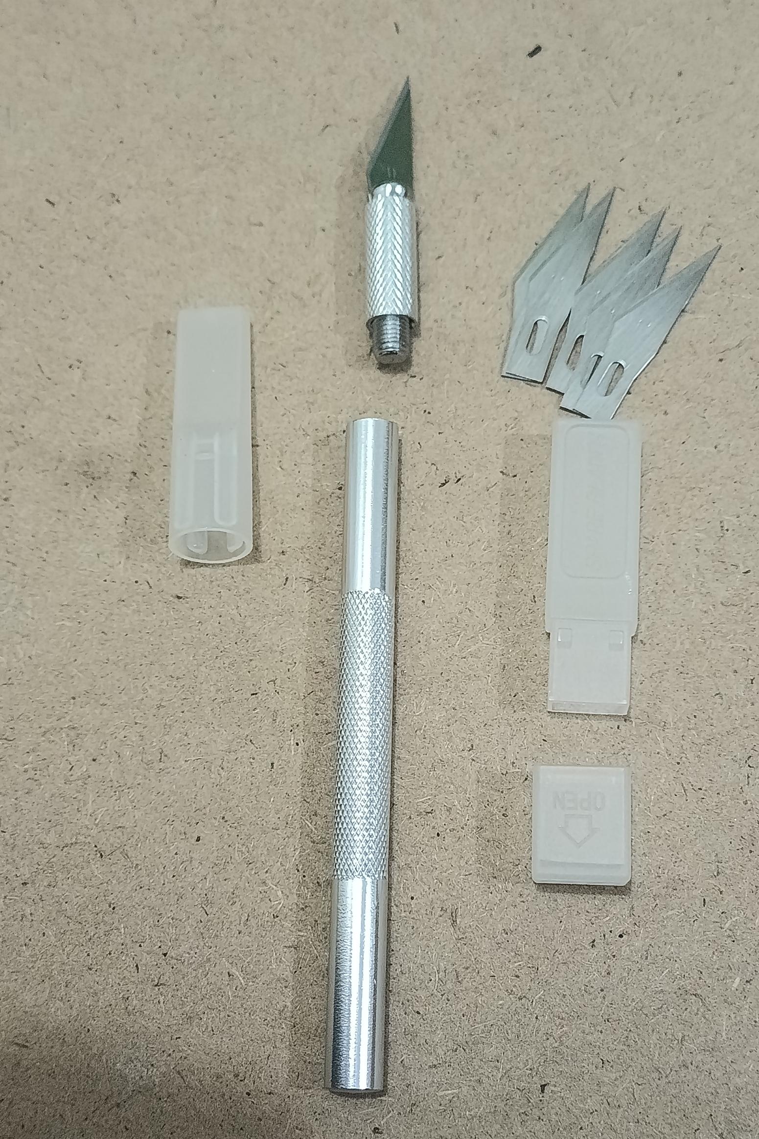 تیغ و دسته تیغ جراحی