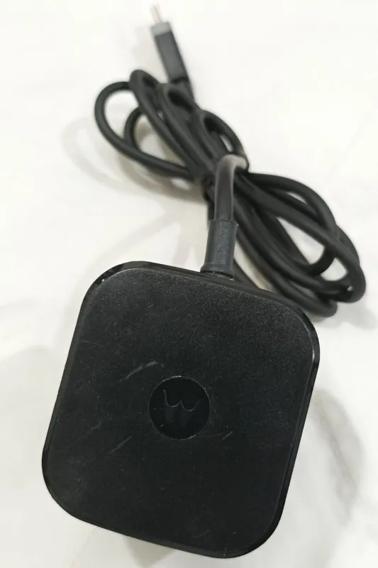 شارژر داخل کارتونی موتورولا