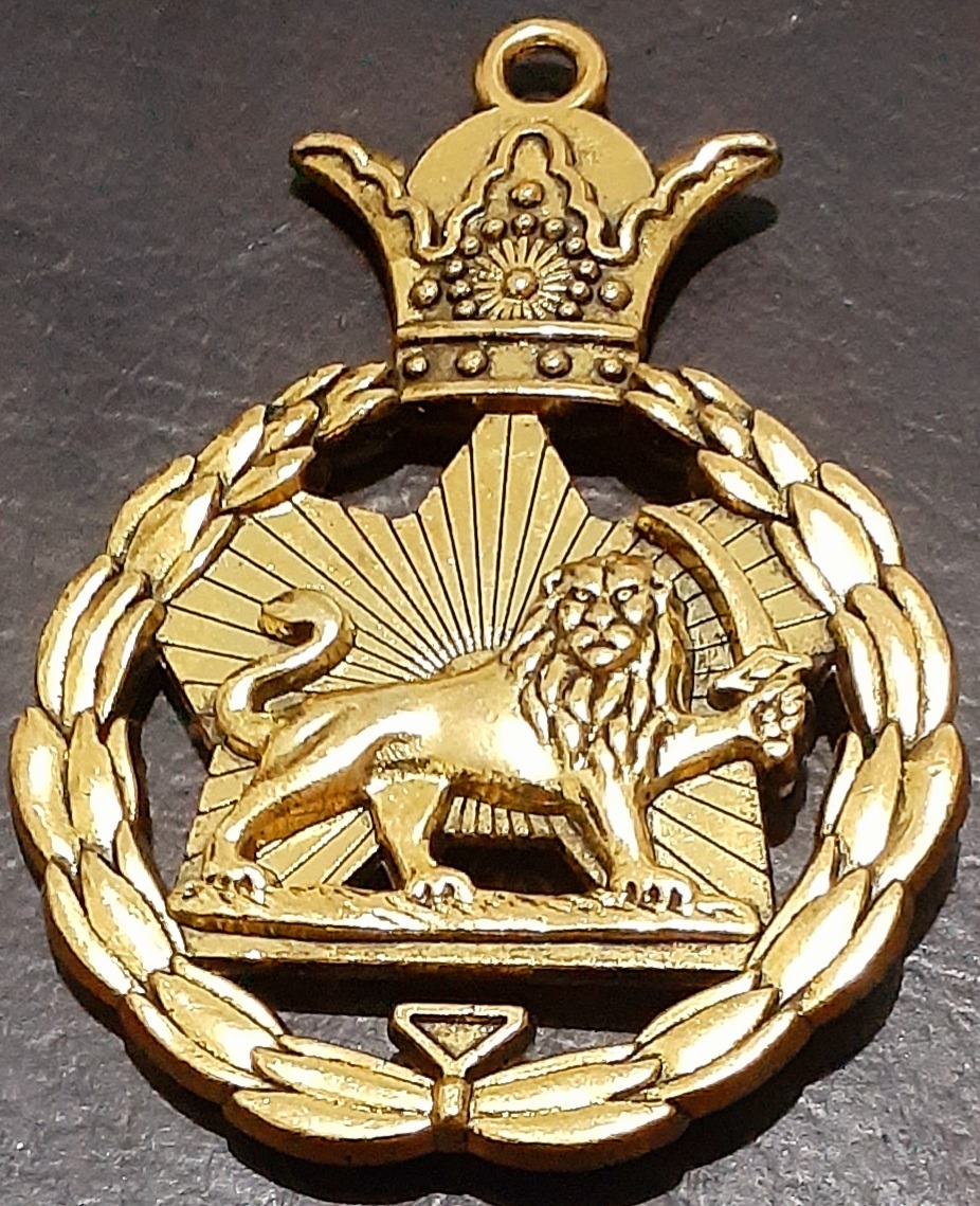 مدال گردن آویز شیر و خورشید