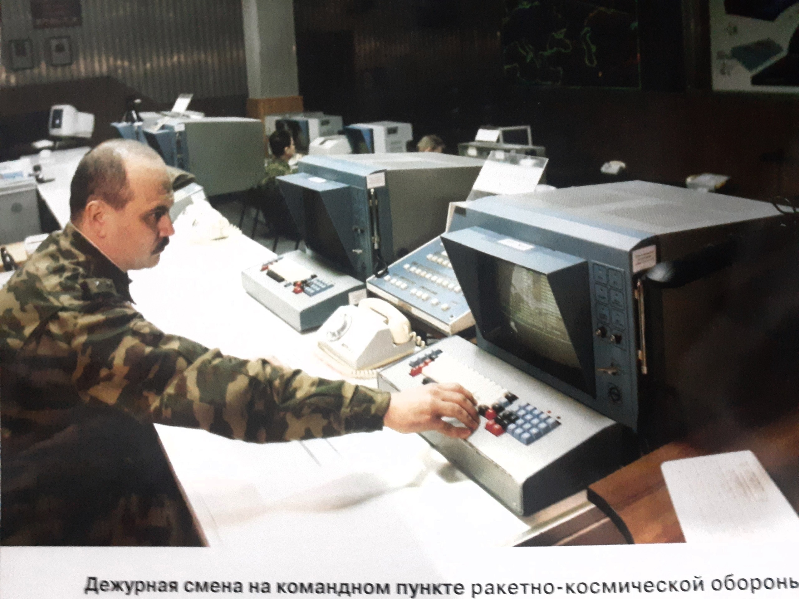 عکس پوستر سازمان فضایی روسیه سایز 20 در 30 سانتی