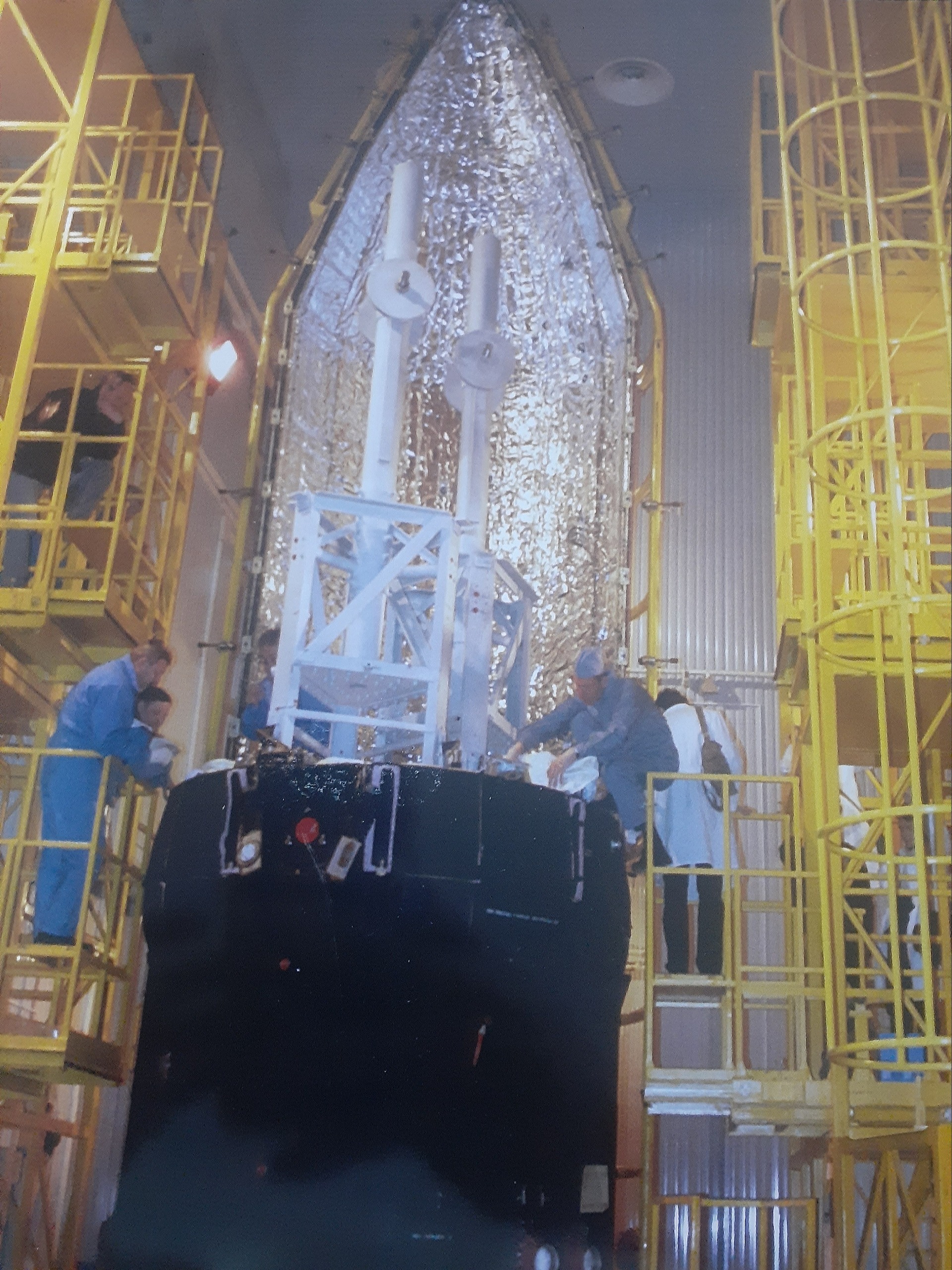 عکس پوستر سازمان فضایی روسیه سایز 20 در 30 سانتی