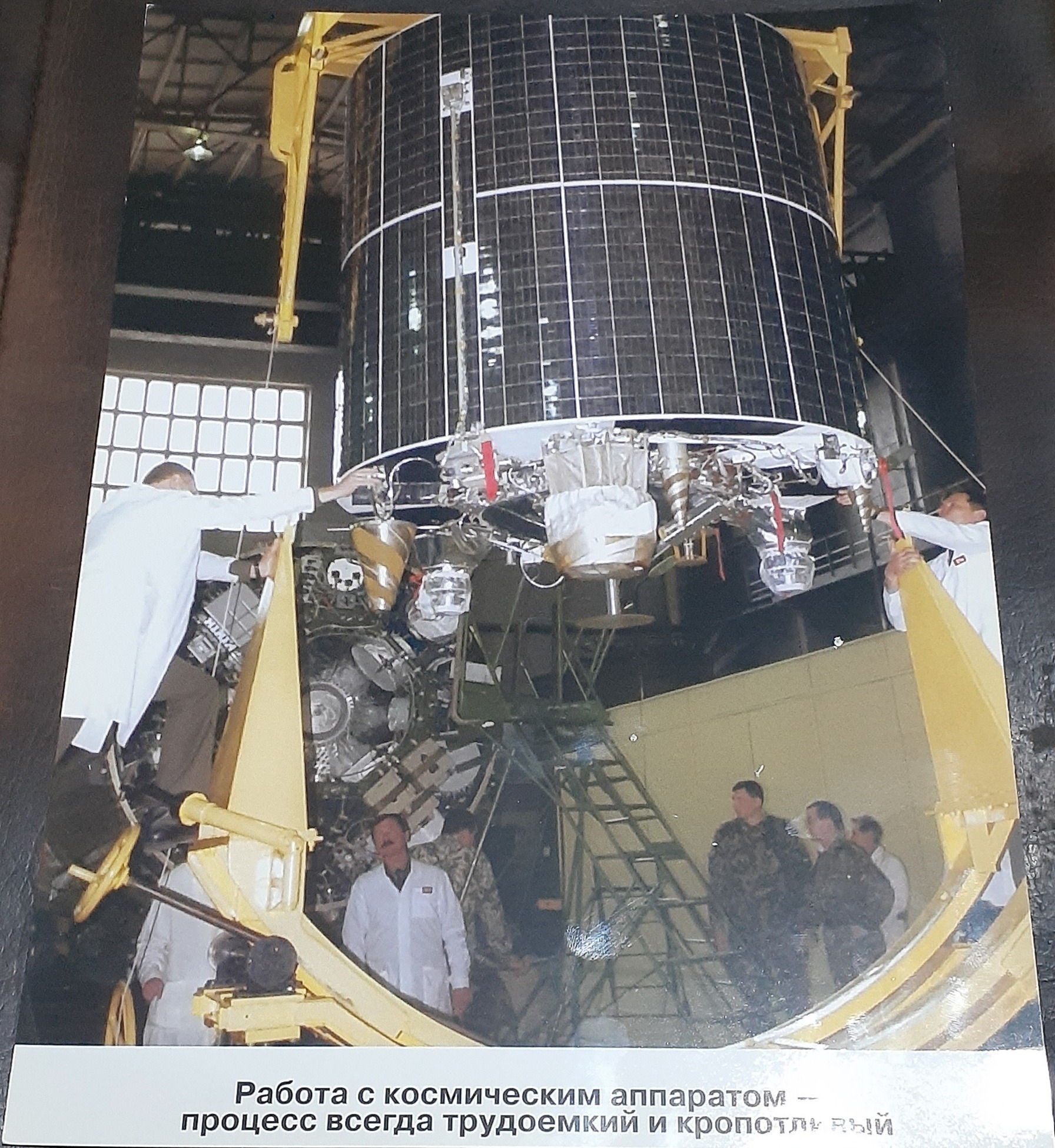 عکس پوستر سازمان فضایی روسیه سایز 20 در 30 سانتی