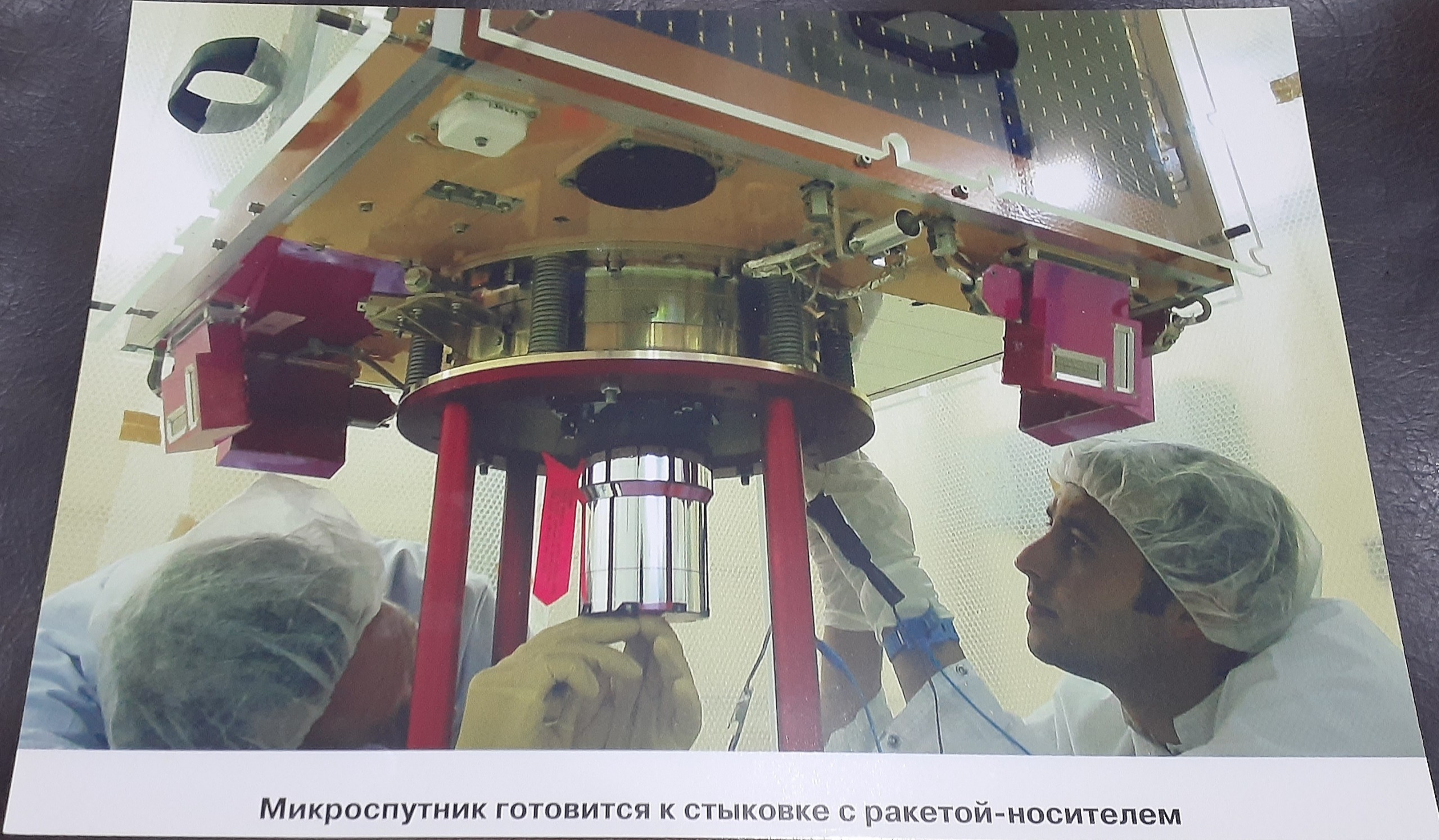 عکس پوستر سازمان فضایی روسیه سایز 20 در 30 سانتی