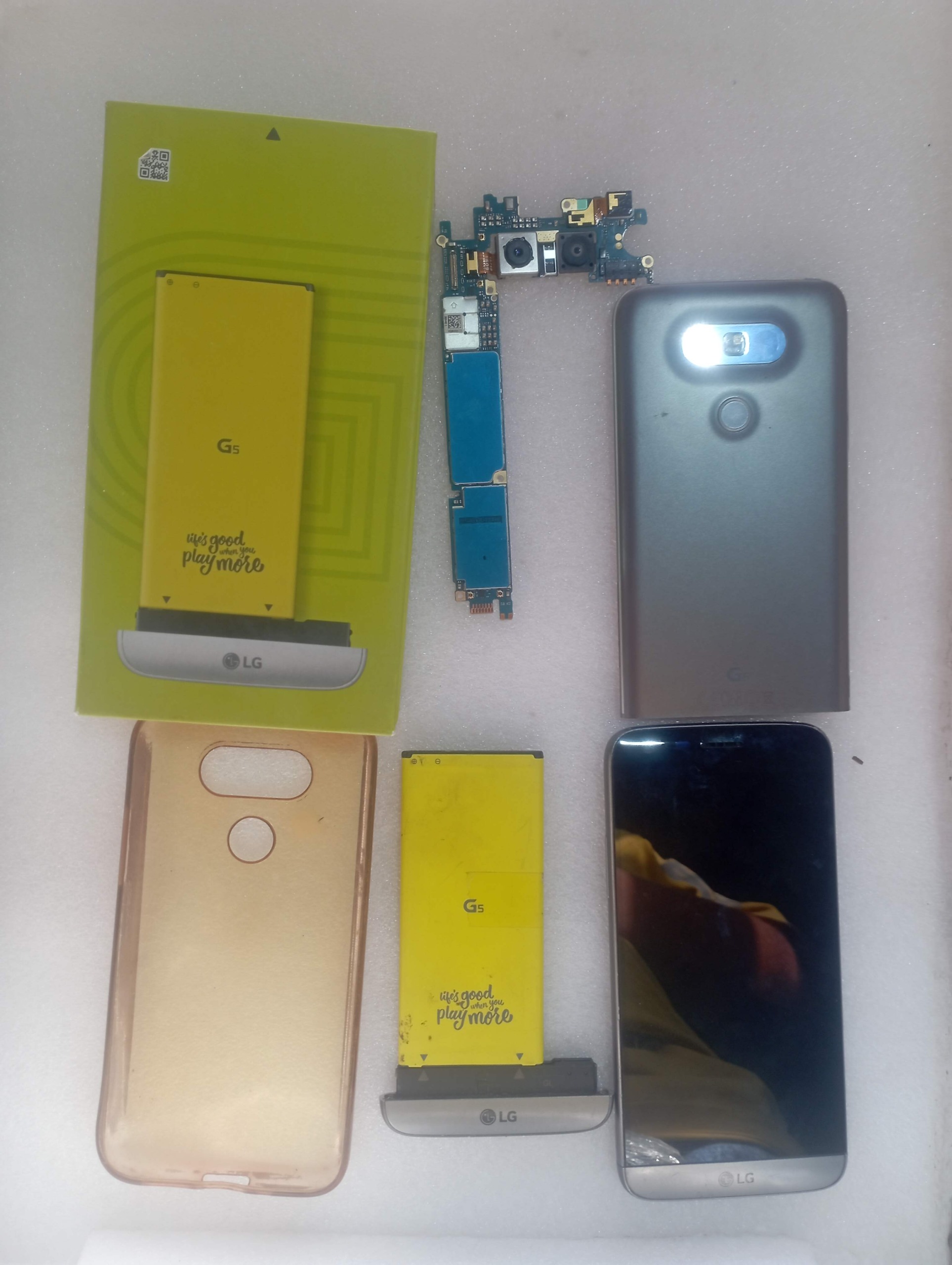 2عددگوشی معیوب الجیG5زیرخاکی خاموش ؛ توضیحات