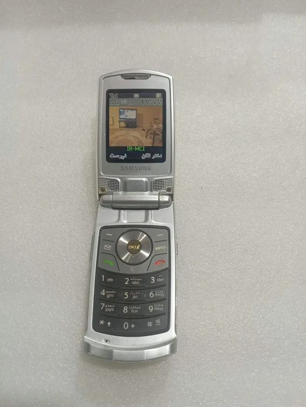 زیرخاکی سامسونگE490فوق العادةزیباکلکسیونی قدیمی