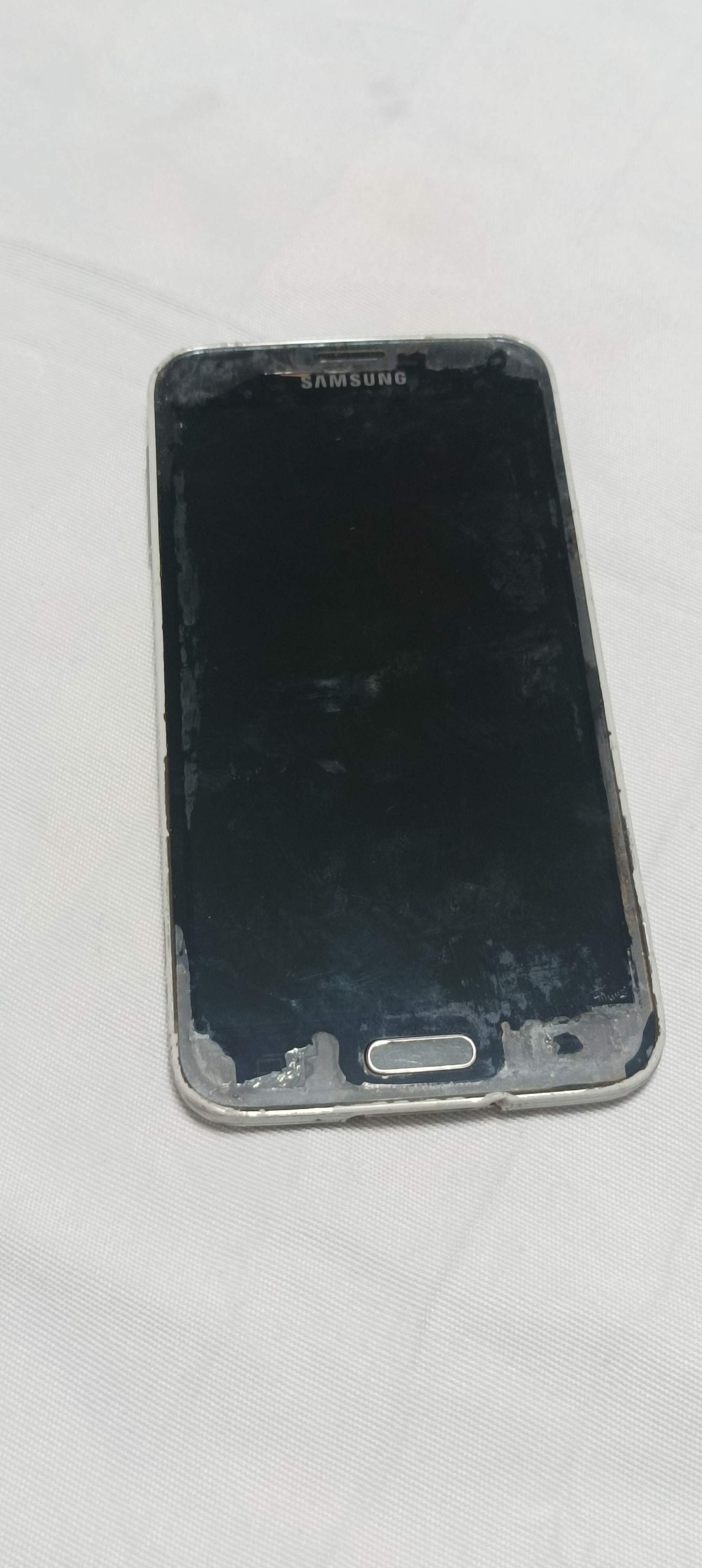 گوشی سامسونگS5 بردسالم3G وLCD شکسته