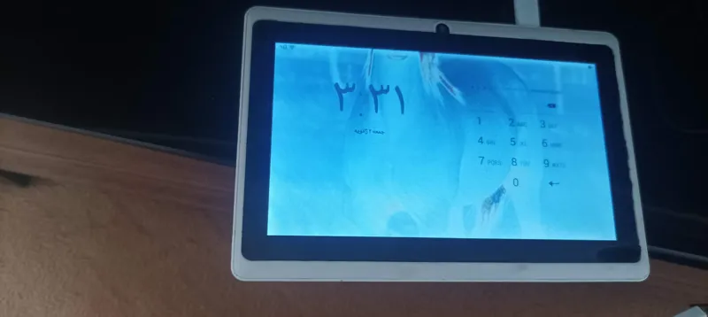 تب لت 7اینچ فقط1خش کوچکLCDداردوقفل شکن میخواهد