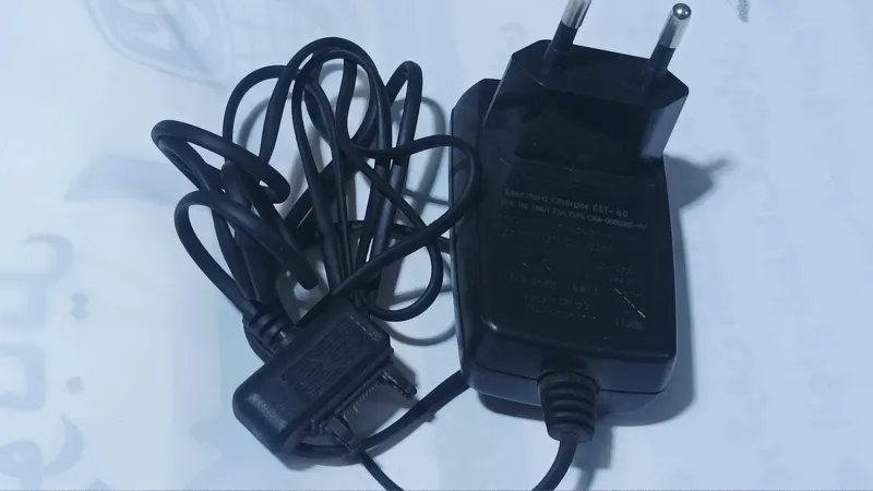 مزایده یک عدد شارژر سونی اریکسون اصلی و اورجینال