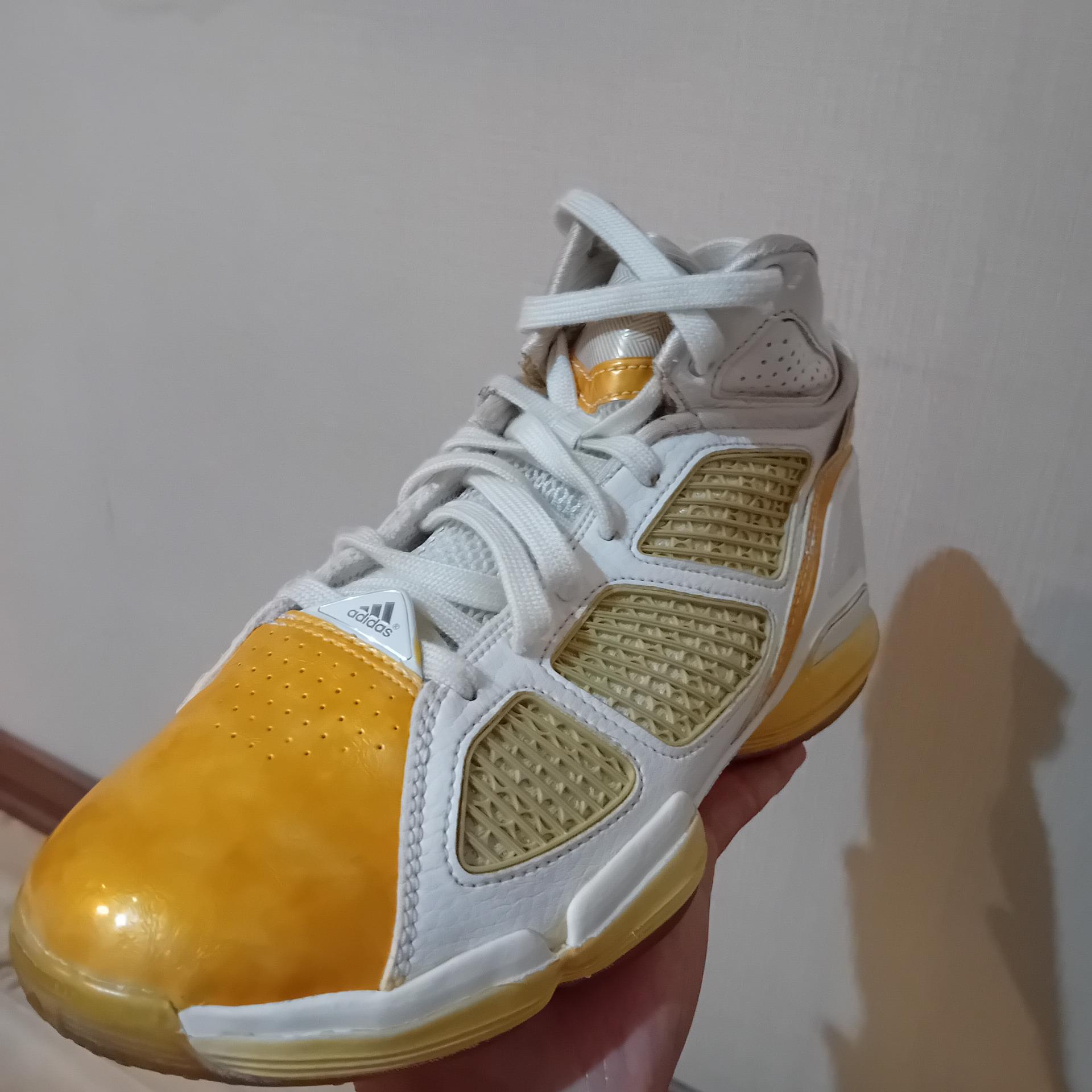 کتونی آدیداس اصل