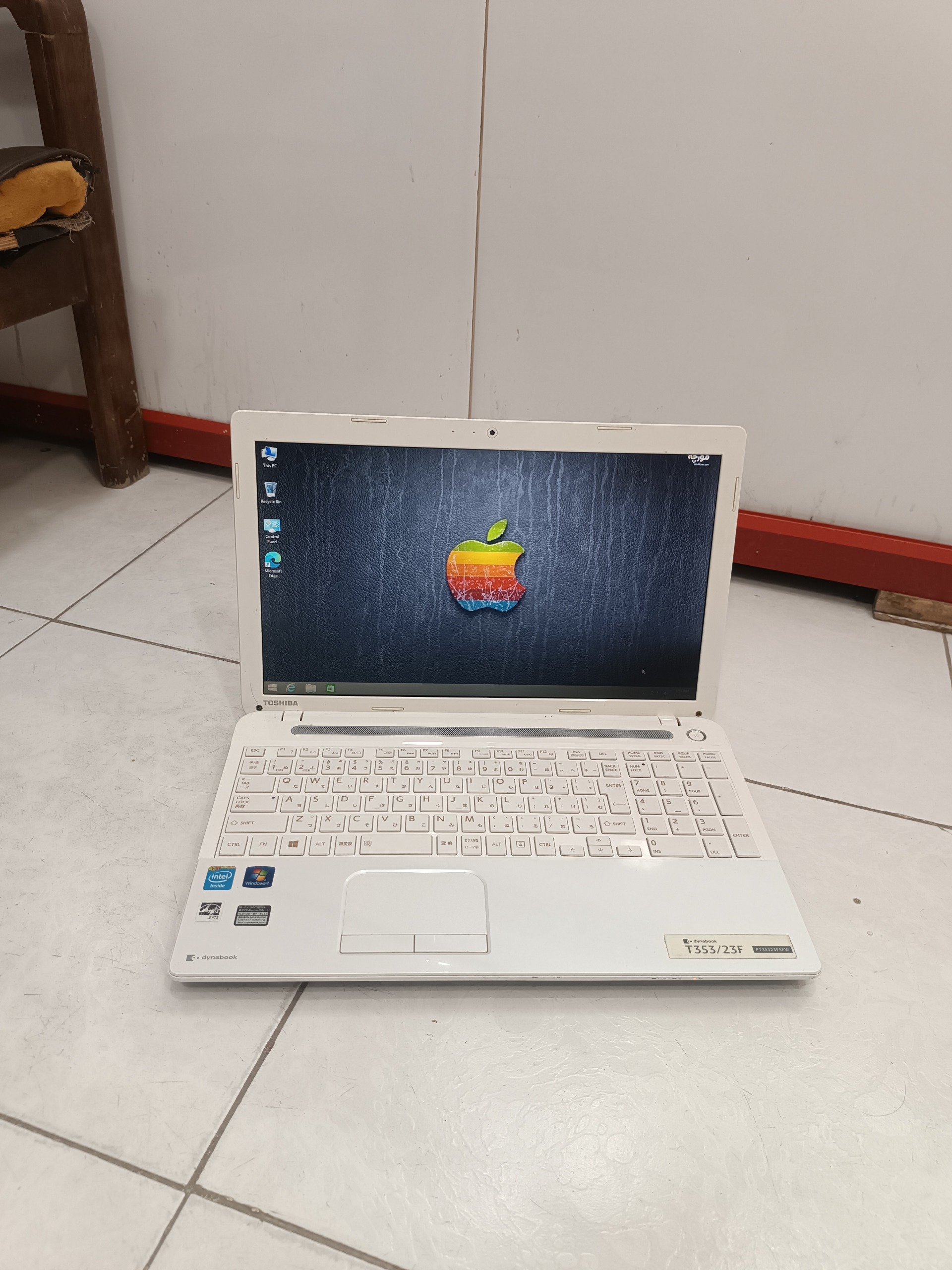 لپ تاپ توشیبا سفید