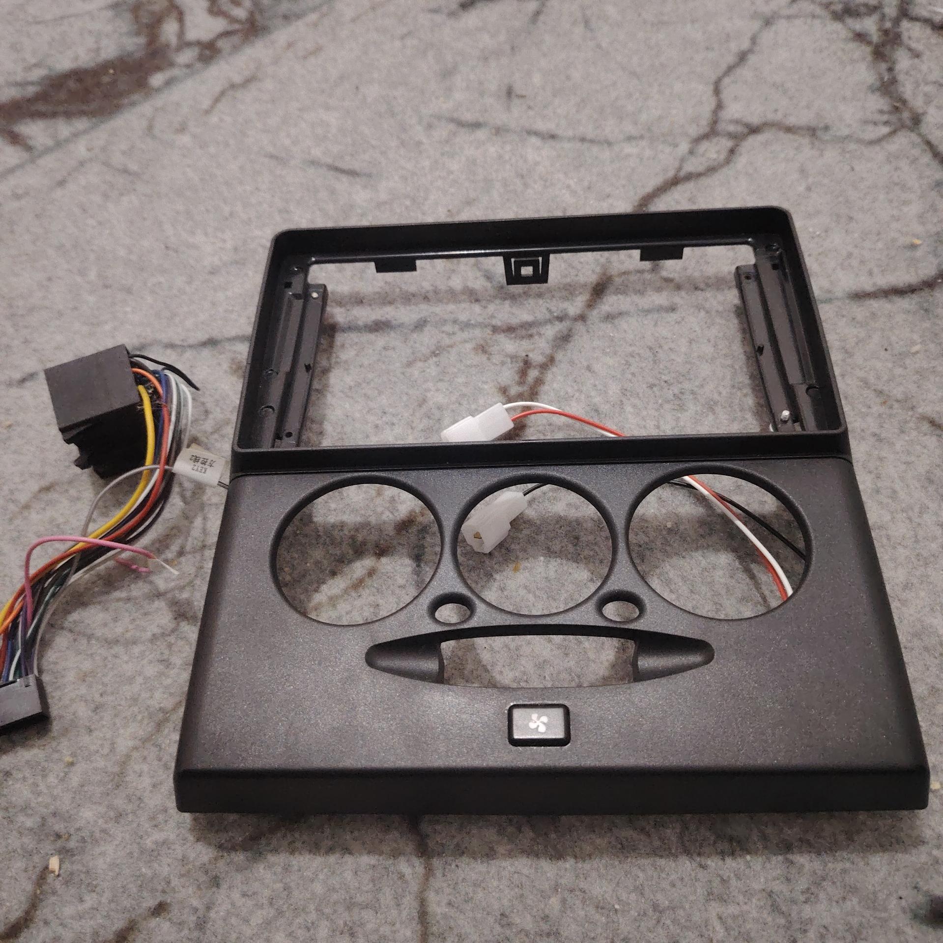 قاب مانیتور پراید