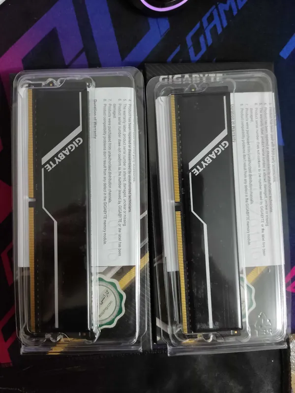 رم گیگابایت Gigabyte DDR4 16gb