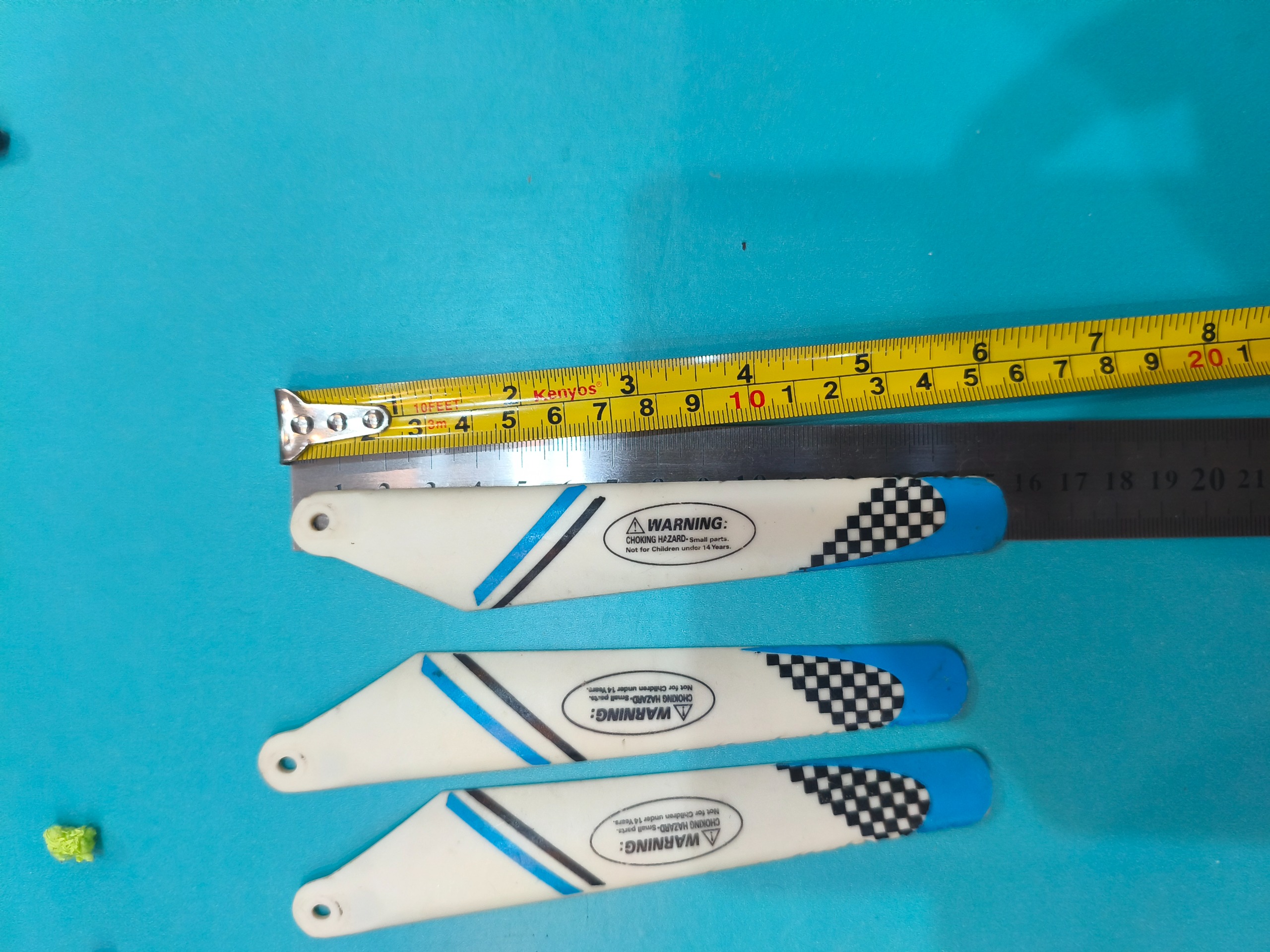 ملخ هلیکوپتر کنترلی چهار کانال