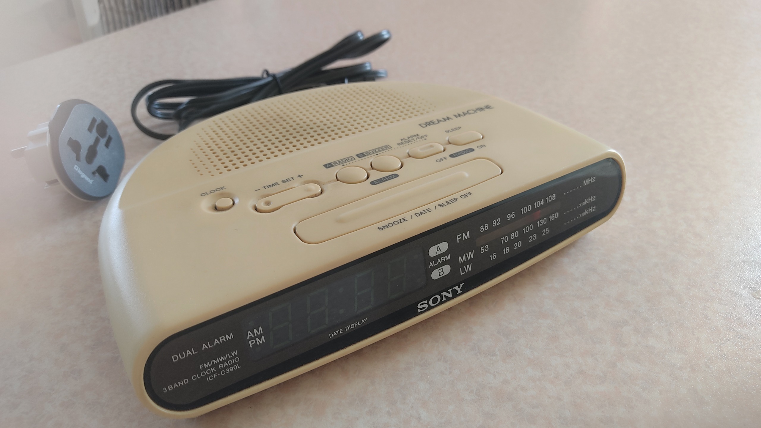 رادیو ساعت دار سونی اصل به سفارش عربی