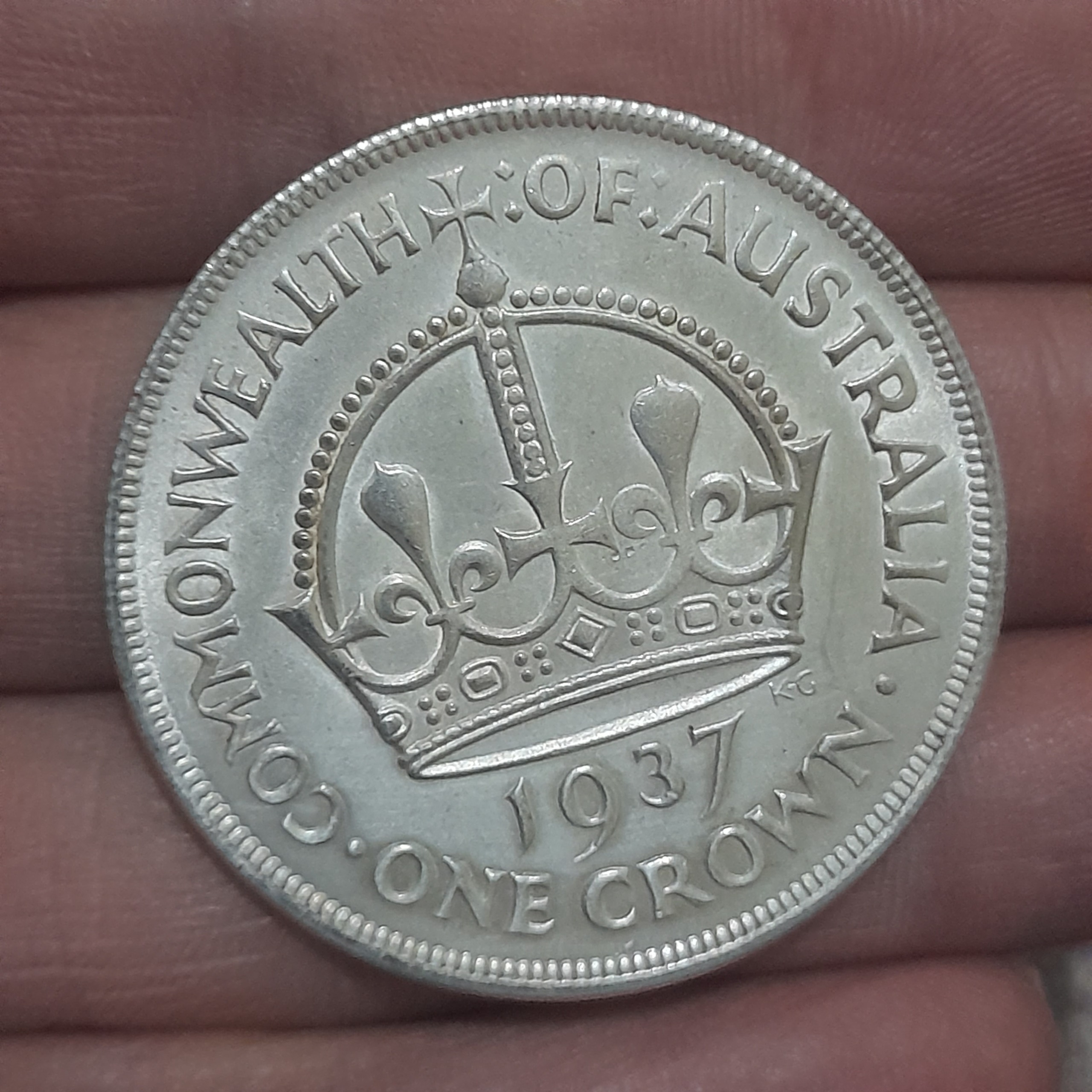 سکه کمیاب و ارزشمند تک تاج بریتانیا 1973