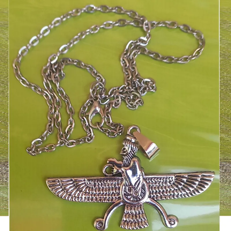 گردن آویز بسیار زیبای فروهر با آبکاری نقره