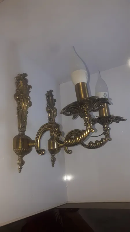 یک جفت چراغ خواب یا روشنایی