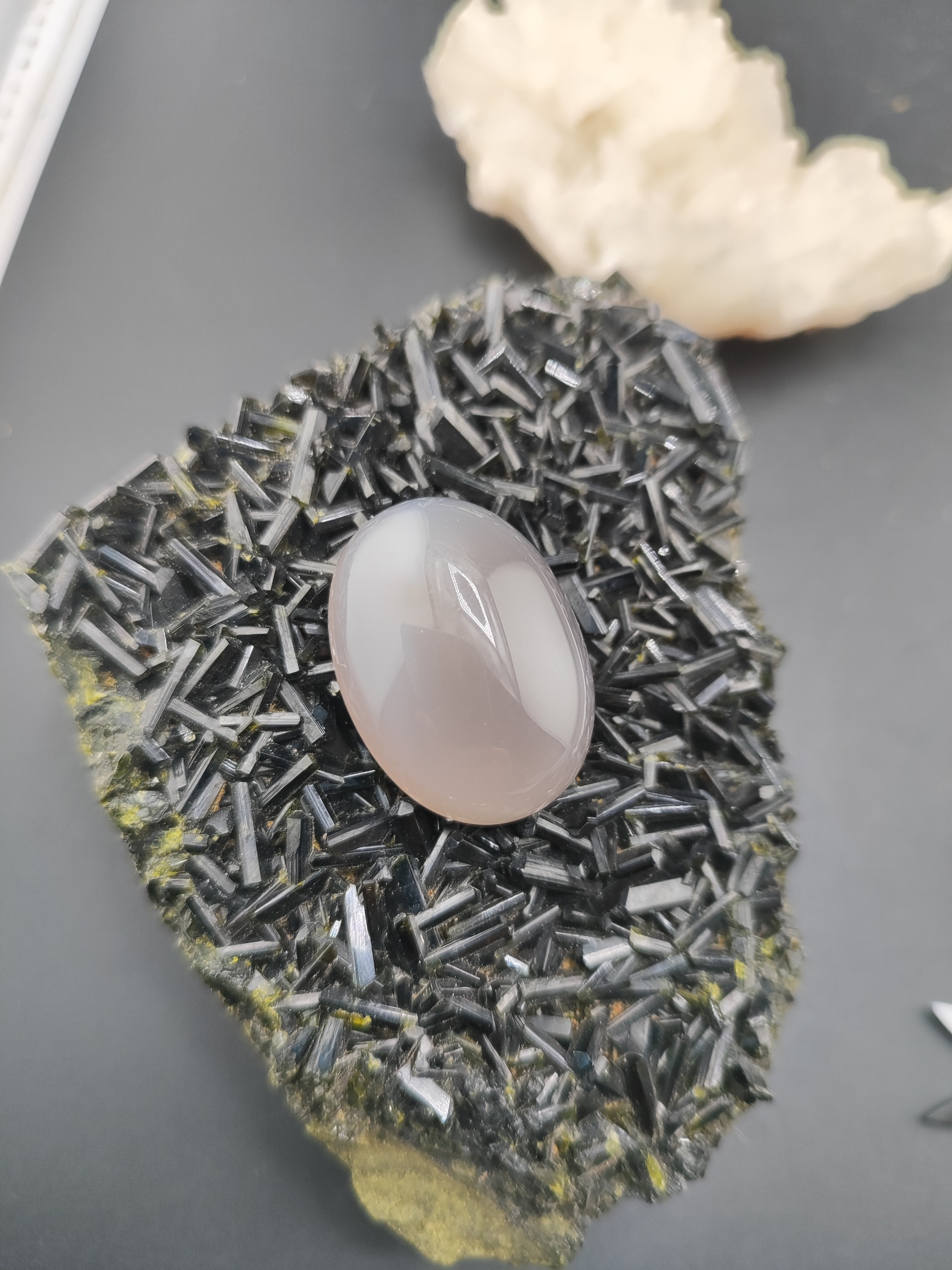 نگین عقیق سوسنی