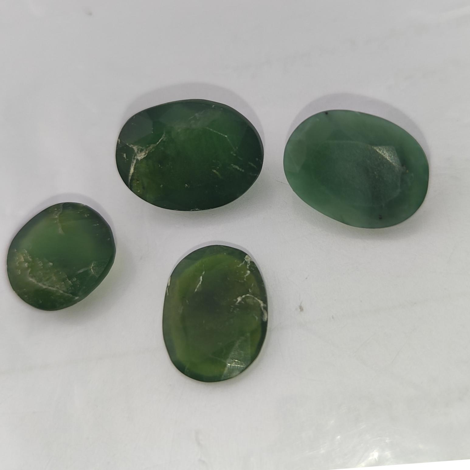 سه عدد یشم و یک اونتورین