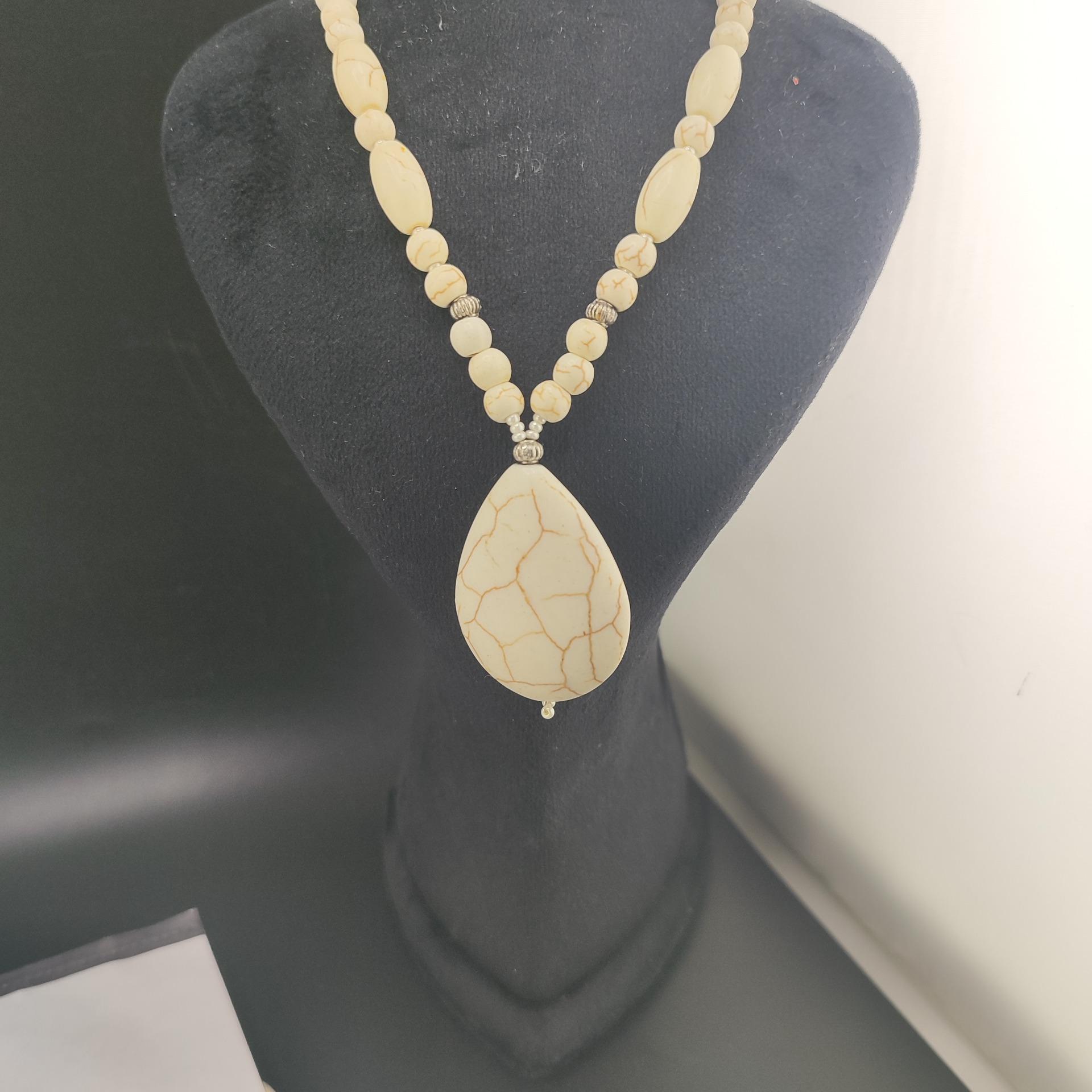 گردنبند با سنگ هاعولید