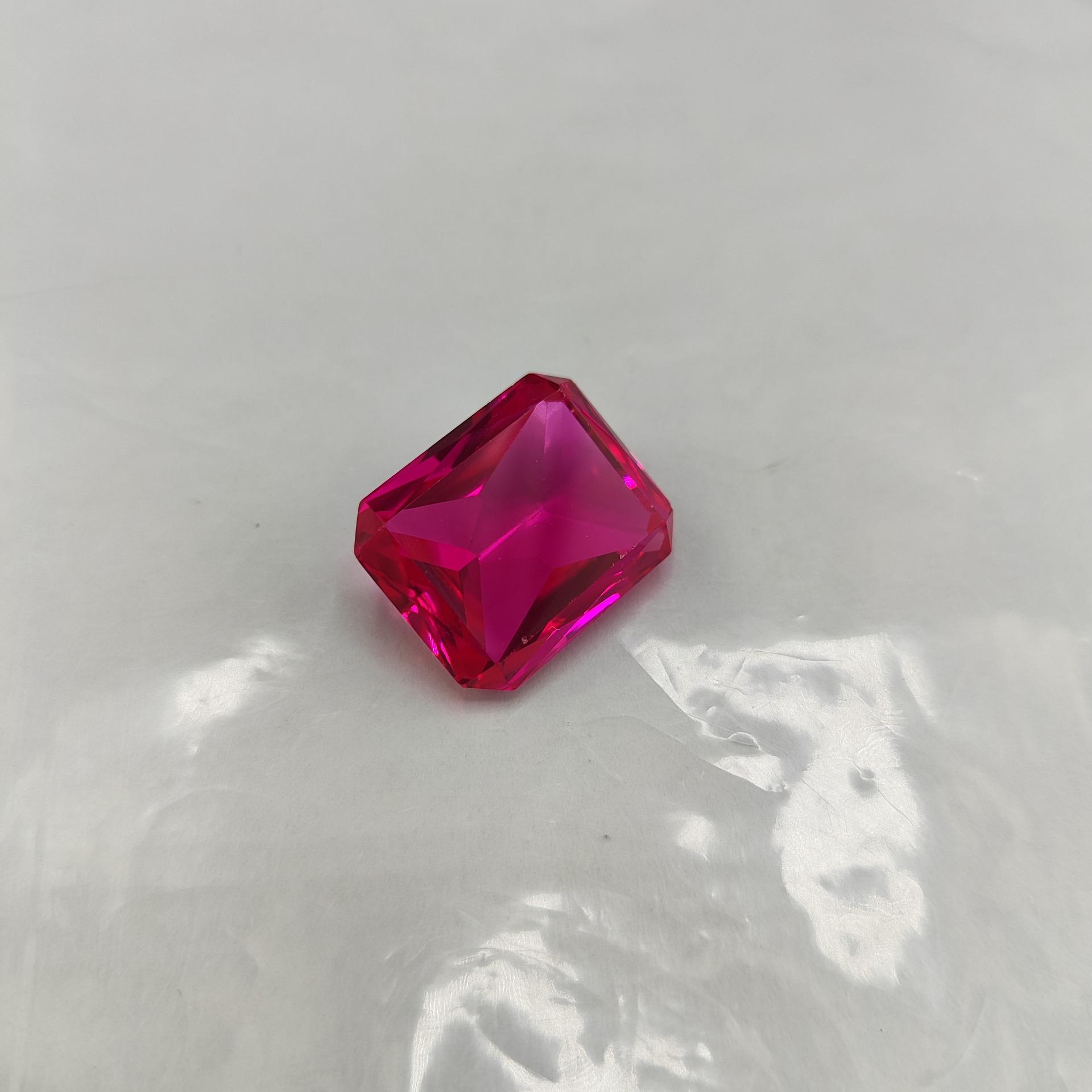 نگین زیرکن صورتی