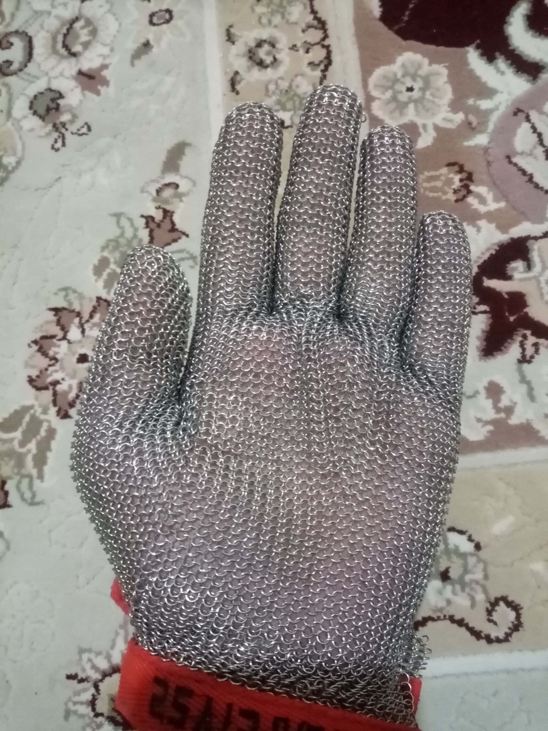 یک لنگه دستکش آهنی