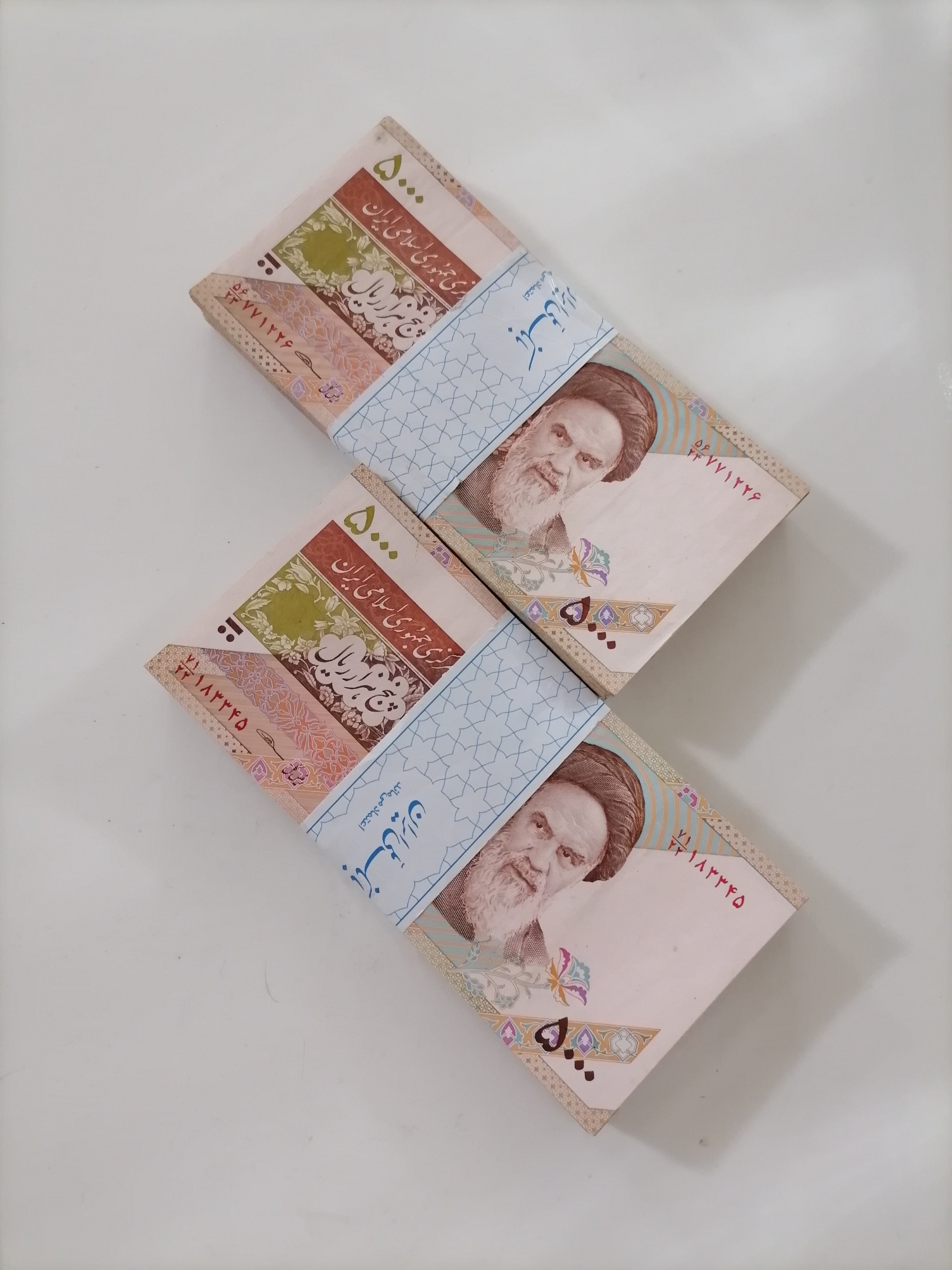 اسکناس 500 تومانی در حد نو ( توضیحات)