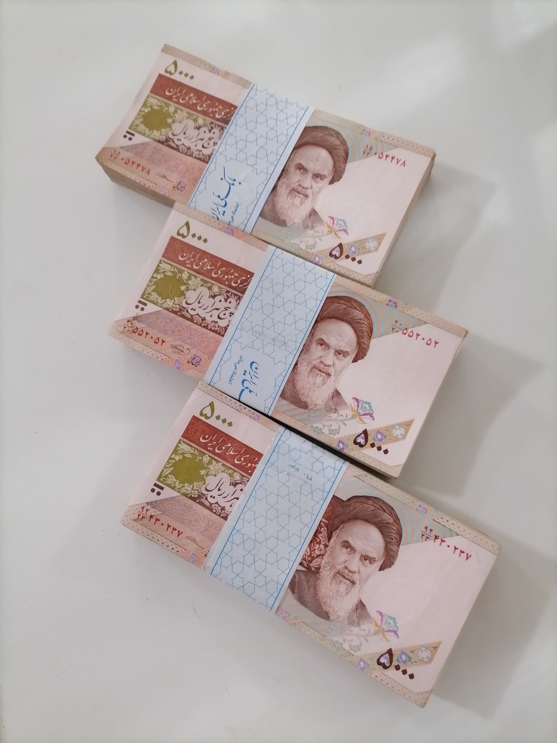 اسکناس 500 تومانی در حد نو (توضیحات)