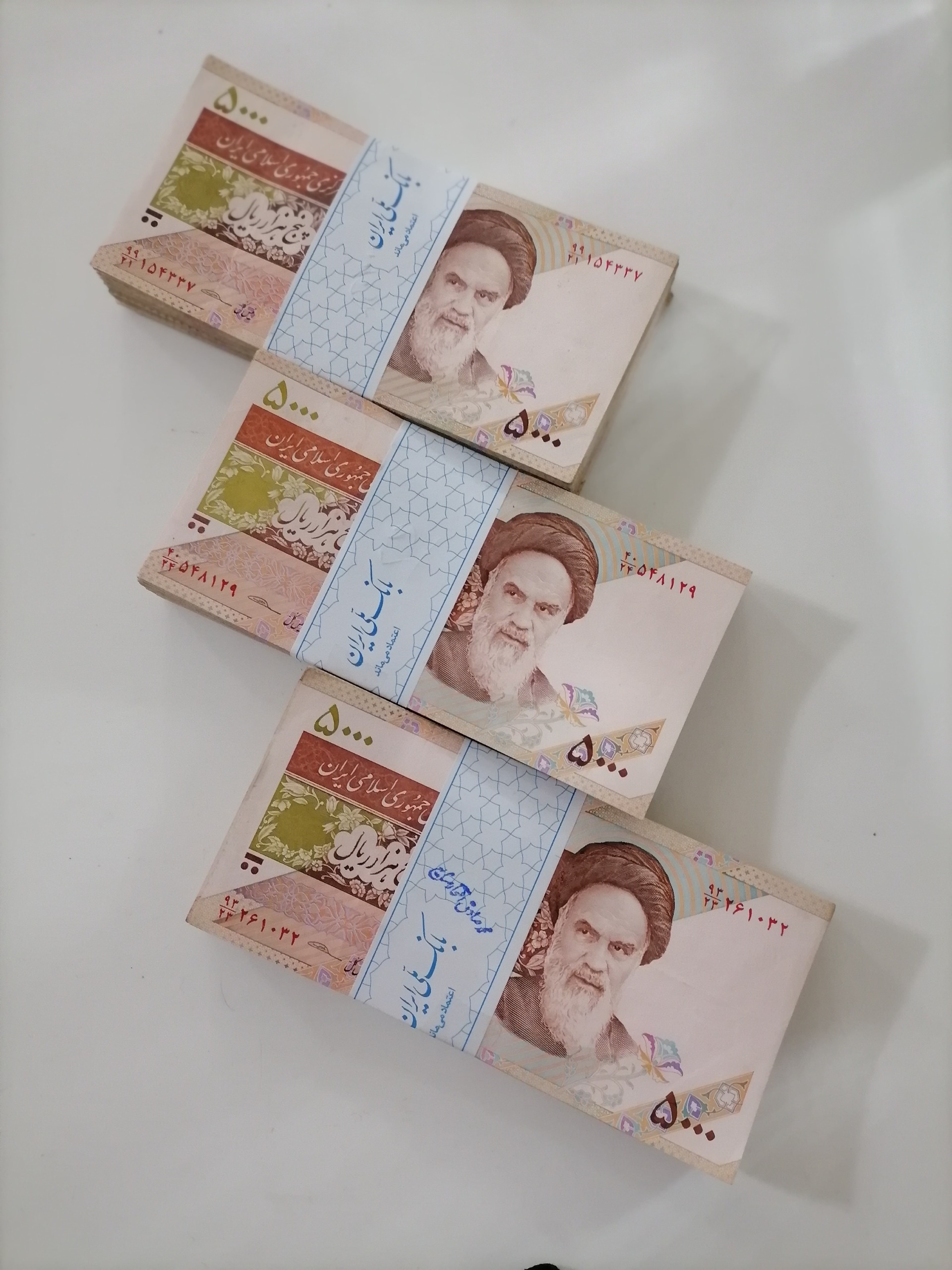 اسکناس 500 تومانی در حد نو ( توضیحات)