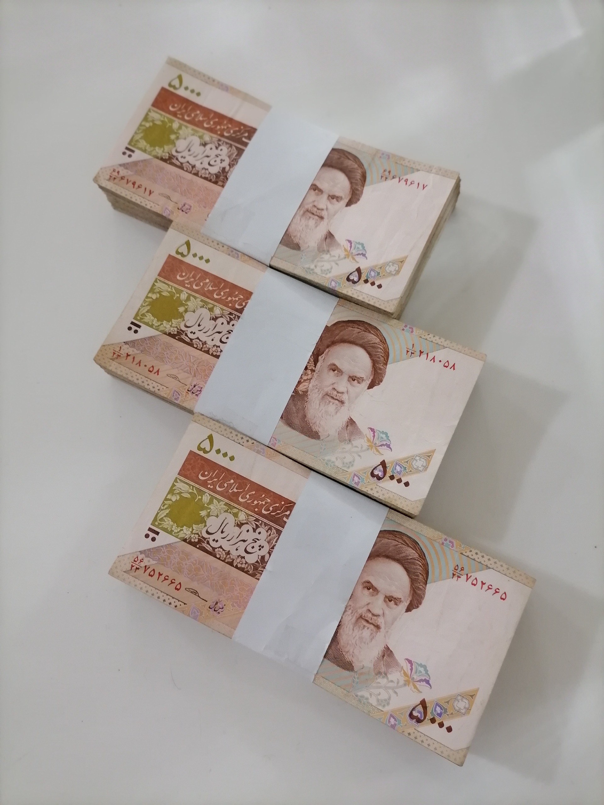 اسکناس 500 تومانی کارکرده تمیز (توضیحات)