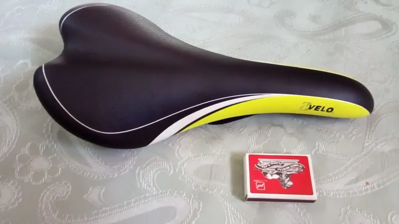 زین یا صندلی دوچرخه کورسی مارک velo کاملا نو