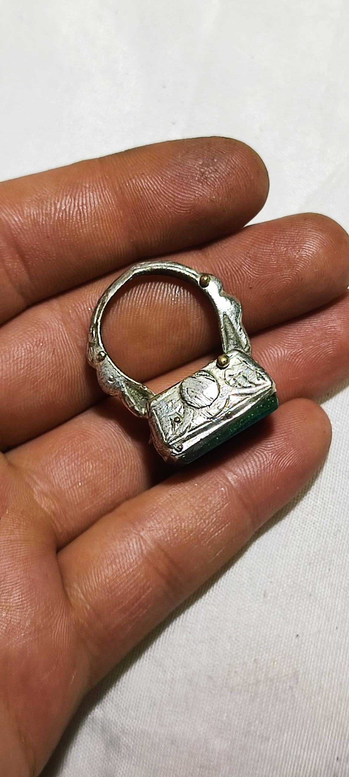 انگشتر نشان زمرد تیموری