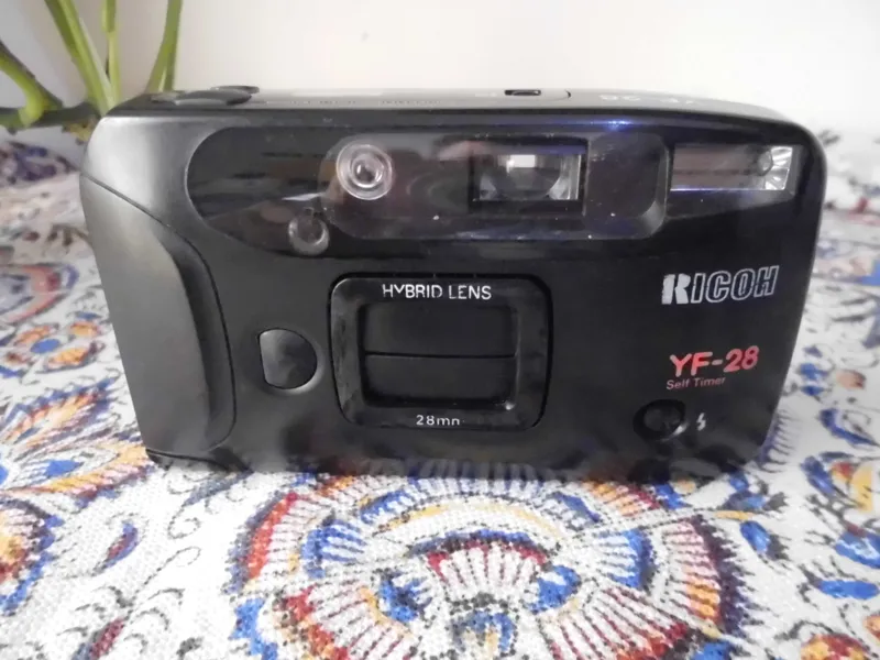 دوربین RICOH YF28