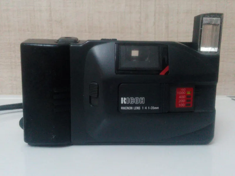 دوربین زیبا و کلکسیونی RICOH YF-20Dسالم و در حد
