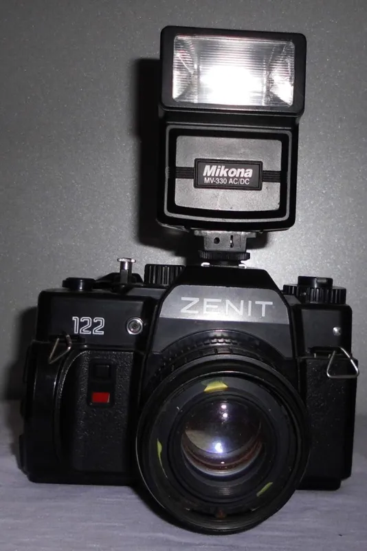 ZENIT 122 با فلاش MIKONA MW-330