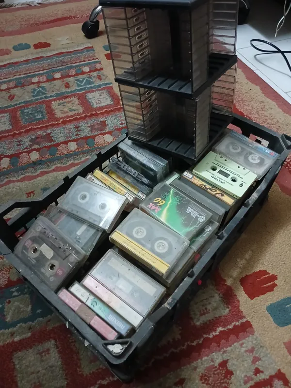 نوار کاست قدیمی با جا نواری گردان