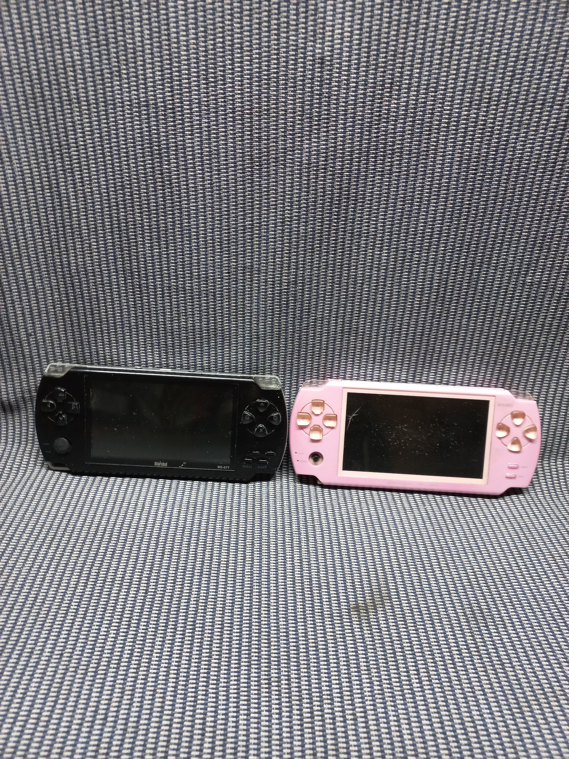 دوعدد پی اس پی PSP توضیحات دار باهم